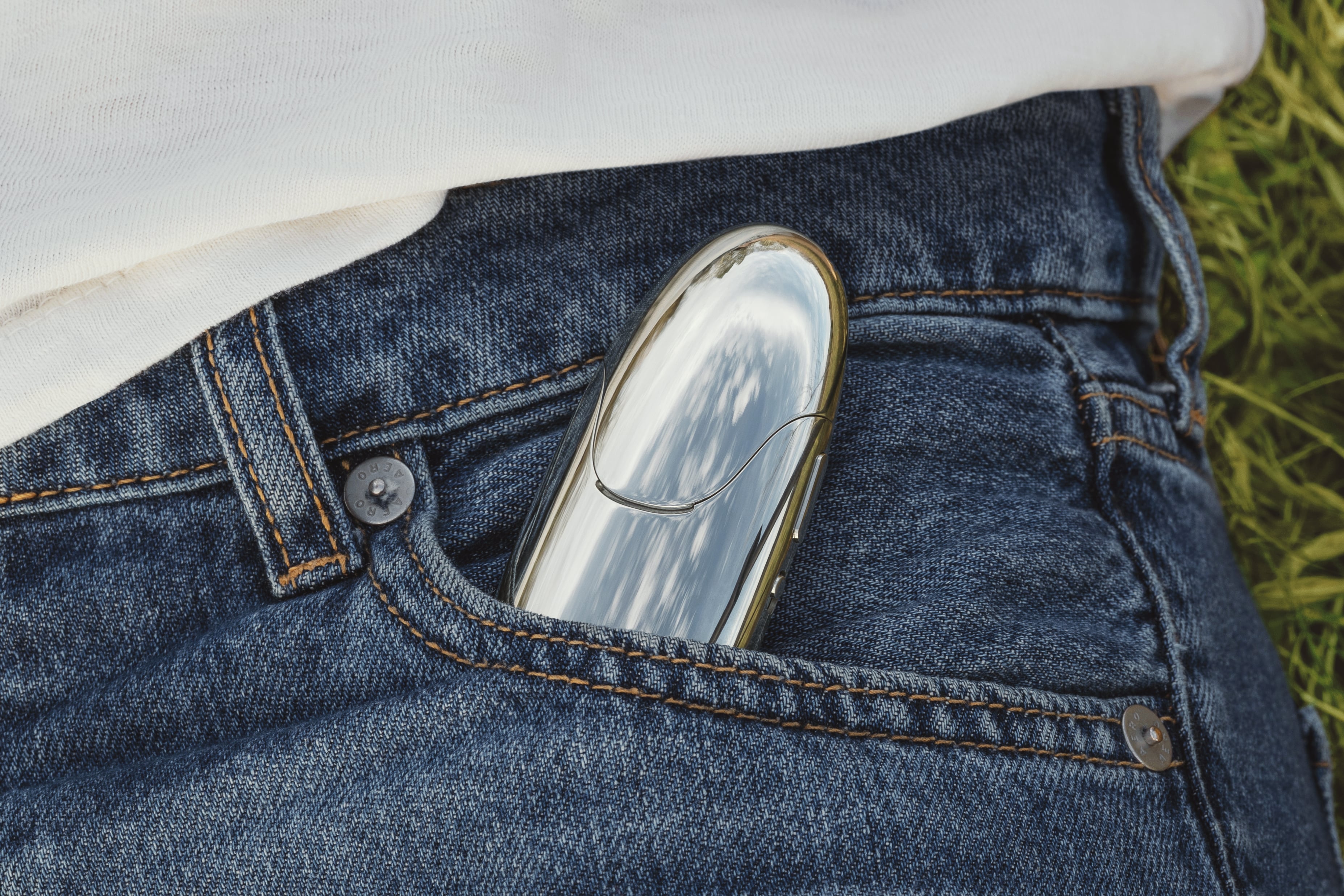 The halite atomizer slipped into a pocket